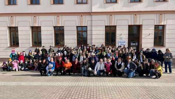 Den netradičních převleků