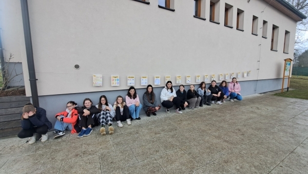 Jarní plotovka na Dešťové zahradě