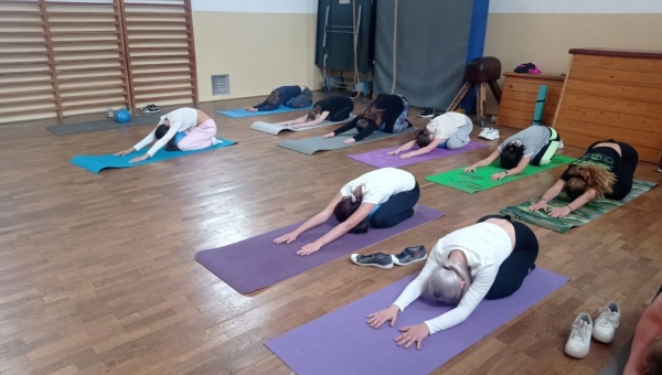 Lekce pilates při TV